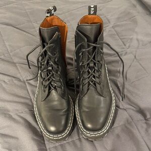 great chelsea boots. maybe worn 5 times. such a cool boot.